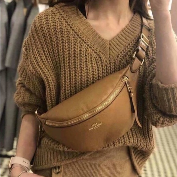 Coach Handbags - 🥰HP🥰 COACH Belt Bag / Fanny Pack Light Saddle